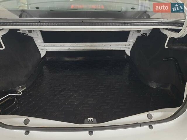 Білий Рено Логан, об'ємом двигуна 1.46 л та пробігом 230 тис. км за 4900 $, фото 22 на Automoto.ua