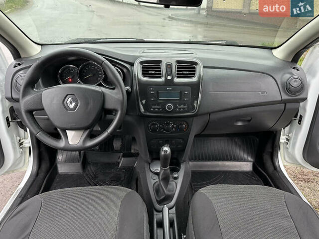 Білий Рено Логан, об'ємом двигуна 1.2 л та пробігом 277 тис. км за 4500 $, фото 12 на Automoto.ua