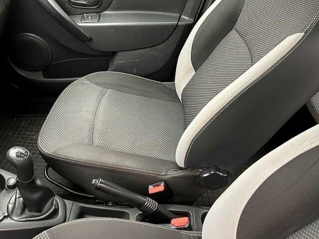 Білий Рено Логан, об'ємом двигуна 1.2 л та пробігом 246 тис. км за 5300 $, фото 6 на Automoto.ua