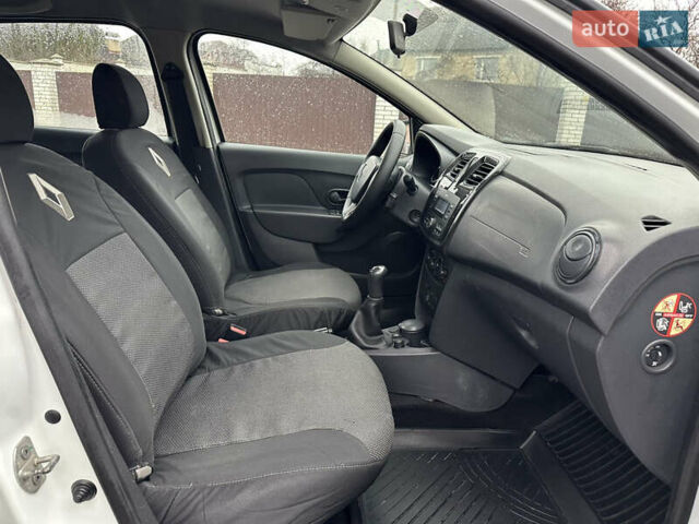 Білий Рено Логан, об'ємом двигуна 1.2 л та пробігом 277 тис. км за 4500 $, фото 11 на Automoto.ua