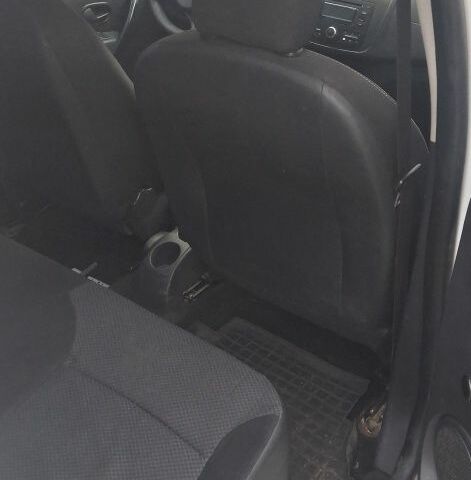 Білий Рено Логан, об'ємом двигуна 1.2 л та пробігом 450 тис. км за 3000 $, фото 8 на Automoto.ua