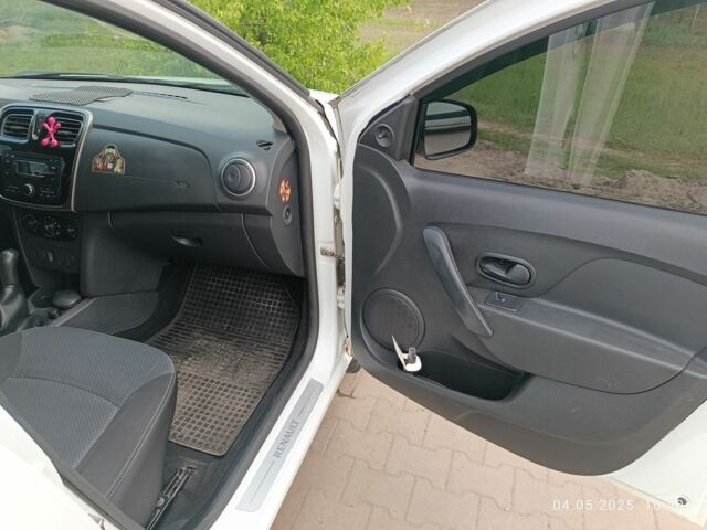 Белый Рено Логан, объемом двигателя 1.1 л и пробегом 198 тыс. км за 4500 $, фото 4 на Automoto.ua