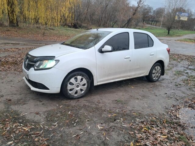 Белый Рено Логан, объемом двигателя 1.1 л и пробегом 300 тыс. км за 5500 $, фото 1 на Automoto.ua