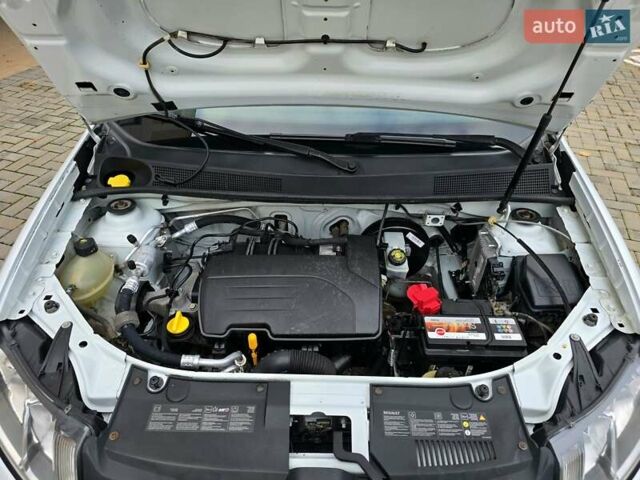 Рено Логан 2013 у Харкові на Automoto.ua Білий Рено Логан, об'ємом двигуна 1.15 л та пробігом 140 тис. км за 4399 $, фото 22 на Automoto.ua