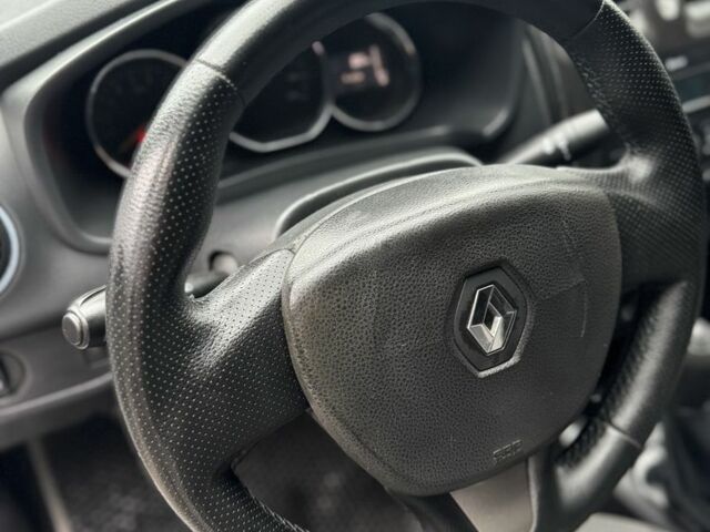 Белый Рено Логан, объемом двигателя 1.1 л и пробегом 360 тыс. км за 3300 $, фото 10 на Automoto.ua