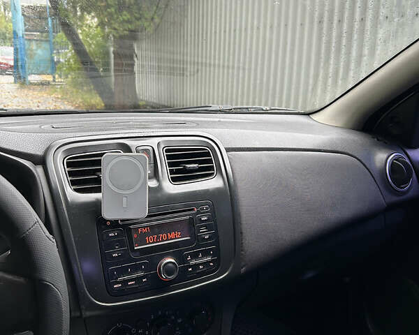 Білий Рено Логан, об'ємом двигуна 1.15 л та пробігом 353 тис. км за 3600 $, фото 9 на Automoto.ua