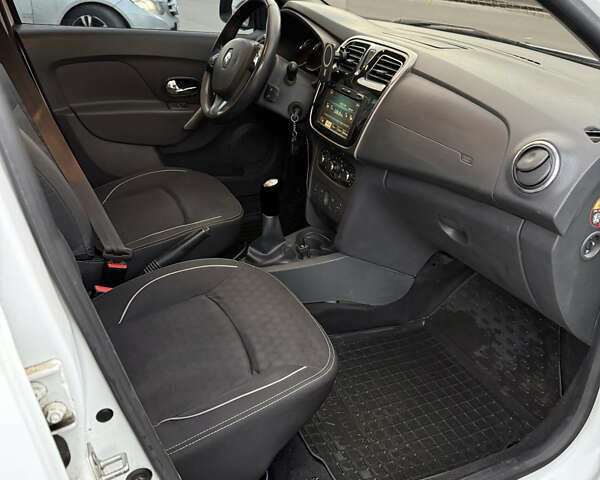 Білий Рено Логан, об'ємом двигуна 1.15 л та пробігом 187 тис. км за 5000 $, фото 2 на Automoto.ua