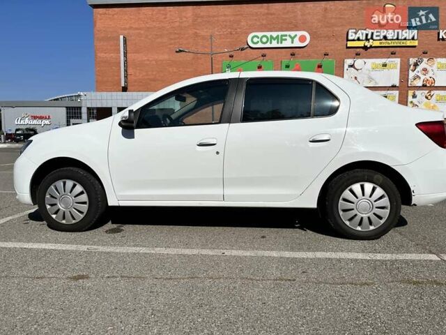 Белый Рено Логан, объемом двигателя 1.2 л и пробегом 268 тыс. км за 5650 $, фото 11 на Automoto.ua