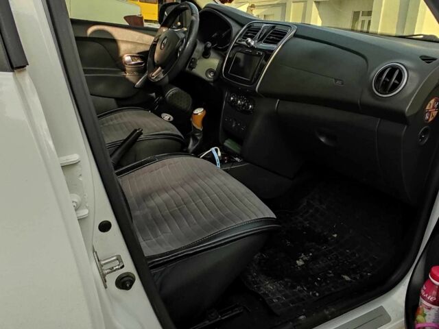 Белый Рено Логан, объемом двигателя 1.1 л и пробегом 336 тыс. км за 7500 $, фото 2 на Automoto.ua