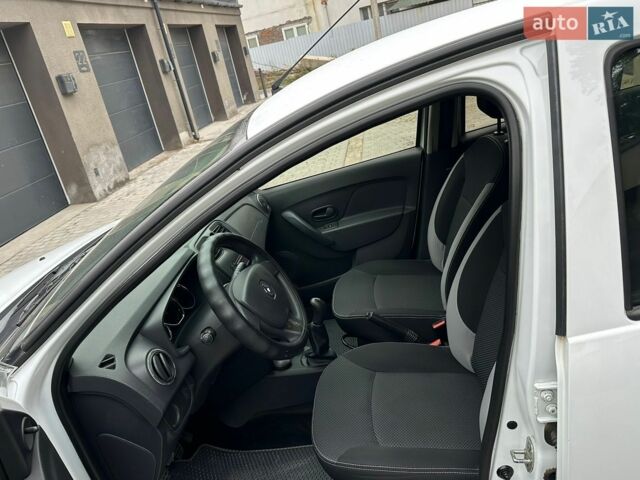 Белый Рено Логан, объемом двигателя 1.5 л и пробегом 80 тыс. км за 7700 $, фото 14 на Automoto.ua