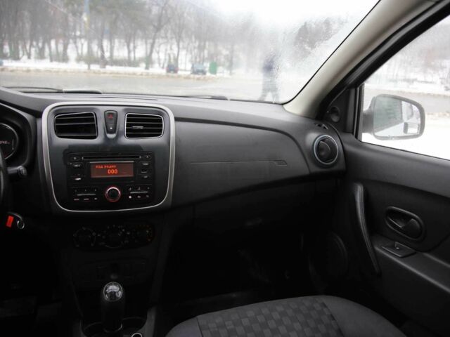 Білий Рено Логан, об'ємом двигуна 1.2 л та пробігом 338 тис. км за 3900 $, фото 11 на Automoto.ua