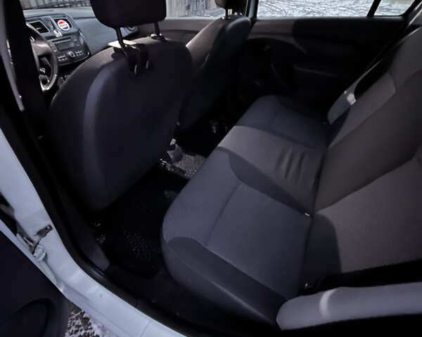 Белый Рено Логан, объемом двигателя 1.46 л и пробегом 339 тыс. км за 5300 $, фото 17 на Automoto.ua