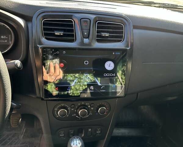 Рено Логан 2013 у Дніпро (Дніпропетровську) на Automoto.ua Білий Рено Логан, об'ємом двигуна 1.15 л та пробігом 313 тис. км за 5500 $, фото 9 на Automoto.ua