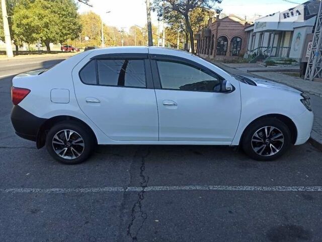 Белый Рено Логан, объемом двигателя 1.15 л и пробегом 450 тыс. км за 4200 $, фото 2 на Automoto.ua