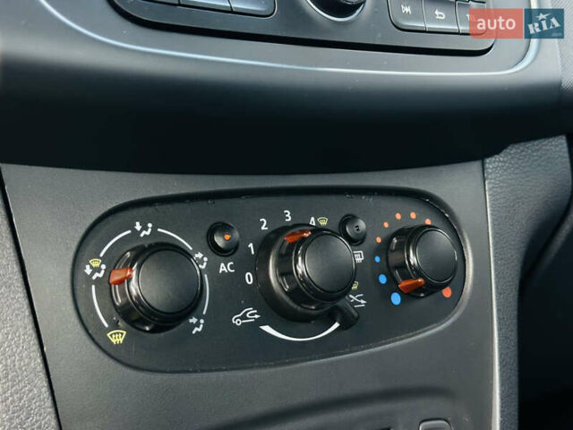 Белый Рено Логан, объемом двигателя 1.46 л и пробегом 151 тыс. км за 6600 $, фото 28 на Automoto.ua