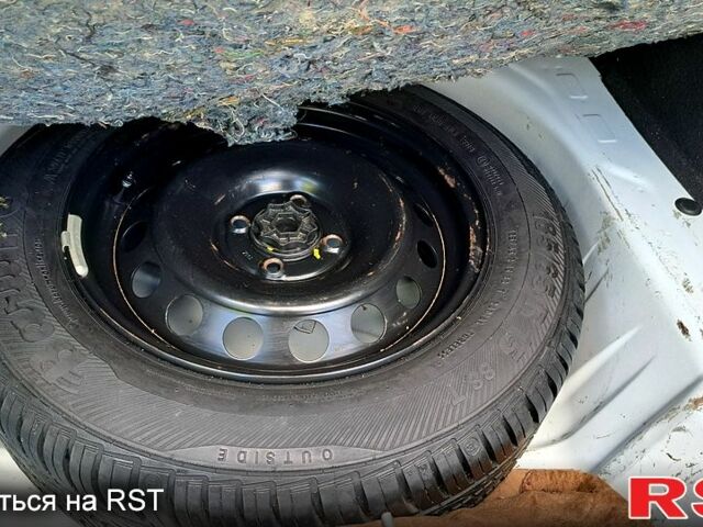 Белый Рено Логан, объемом двигателя 1.5 л и пробегом 287 тыс. км за 6000 $, фото 7 на Automoto.ua