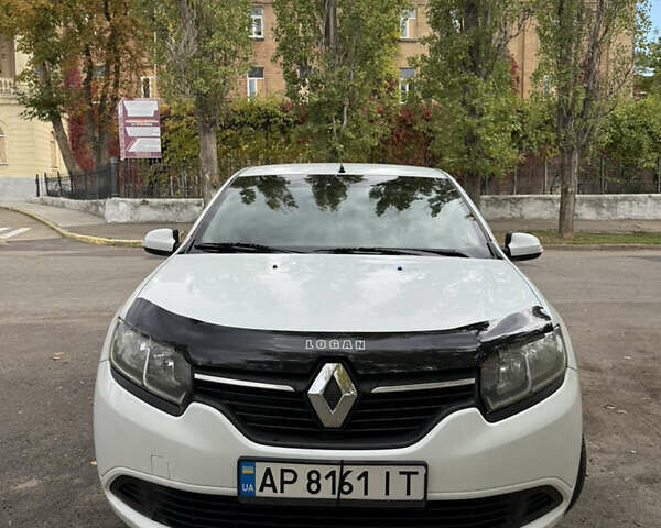 Рено Логан 2013 у Миколаєві на Automoto.ua Білий Рено Логан, об'ємом двигуна 1.15 л та пробігом 410 тис. км за 4300 $, фото 5 на Automoto.ua