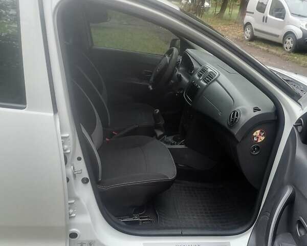 Білий Рено Логан, об'ємом двигуна 1.46 л та пробігом 230 тис. км за 4900 $, фото 21 на Automoto.ua