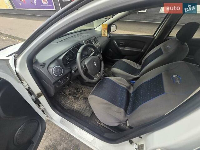 Рено Логан 2013 у Харкові на Automoto.ua Білий Рено Логан, об'ємом двигуна 1.2 л та пробігом 300 тис. км за 3750 $, фото 1 на Automoto.ua