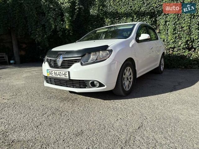 Рено Логан 2013 у Дніпро (Дніпропетровську) на Automoto.ua Білий Рено Логан, об'ємом двигуна 1.15 л та пробігом 313 тис. км за 5500 $, фото 3 на Automoto.ua