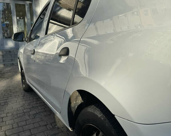 Белый Рено Логан, объемом двигателя 1.15 л и пробегом 160 тыс. км за 5700 $, фото 8 на Automoto.ua