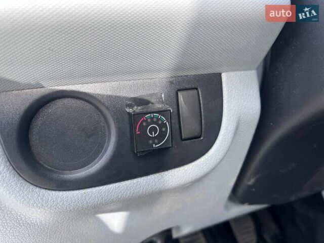Рено Логан 2014 в Киеве на Automoto.ua Белый Рено Логан, объемом двигателя 1.15 л и пробегом 70 тыс. км за 5590 $, фото 18 на Automoto.ua