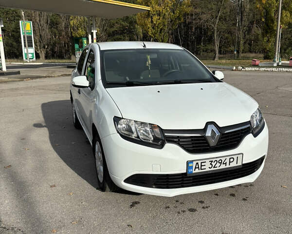 Белый Рено Логан, объемом двигателя 1.2 л и пробегом 180 тыс. км за 5800 $, фото 4 на Automoto.ua