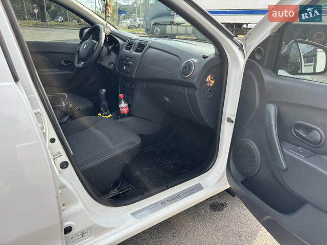Белый Рено Логан, объемом двигателя 1.2 л и пробегом 180 тыс. км за 5800 $, фото 19 на Automoto.ua