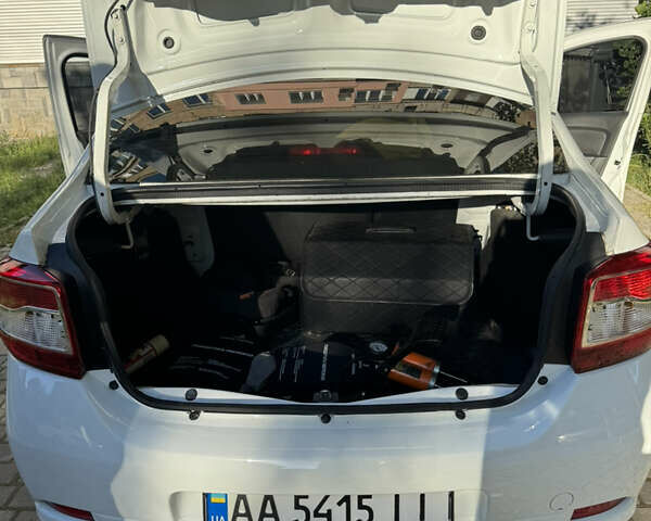 Белый Рено Логан, объемом двигателя 1.15 л и пробегом 160 тыс. км за 5700 $, фото 23 на Automoto.ua