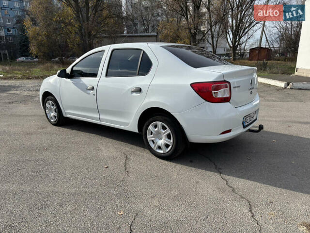 Белый Рено Логан, объемом двигателя 1.2 л и пробегом 180 тыс. км за 5800 $, фото 2 на Automoto.ua