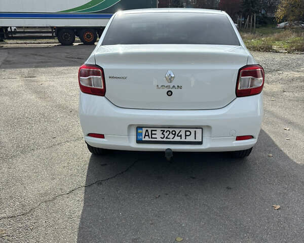 Белый Рено Логан, объемом двигателя 1.2 л и пробегом 180 тыс. км за 5800 $, фото 7 на Automoto.ua