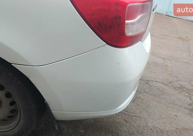 Белый Рено Логан, объемом двигателя 1.46 л и пробегом 332 тыс. км за 5500 $, фото 7 на Automoto.ua