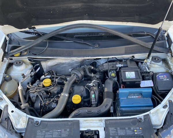 Белый Рено Логан, объемом двигателя 1.46 л и пробегом 180 тыс. км за 6600 $, фото 11 на Automoto.ua