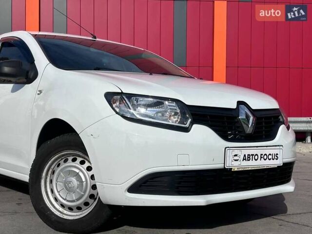 Рено Логан 2014 в Киеве на Automoto.ua Белый Рено Логан, объемом двигателя 1.15 л и пробегом 70 тыс. км за 5590 $, фото 2 на Automoto.ua