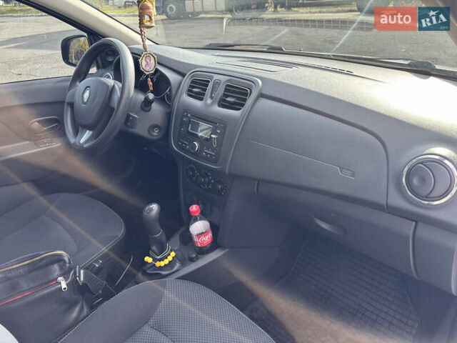 Белый Рено Логан, объемом двигателя 1.2 л и пробегом 180 тыс. км за 5800 $, фото 18 на Automoto.ua