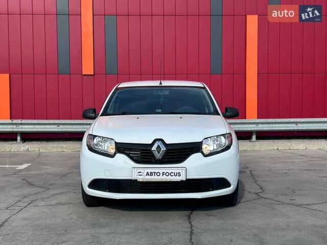 Рено Логан 2014 в Киеве на Automoto.ua Белый Рено Логан, объемом двигателя 1.15 л и пробегом 70 тыс. км за 5590 $, фото 1 на Automoto.ua