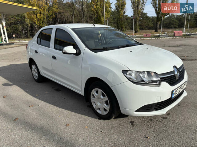 Белый Рено Логан, объемом двигателя 1.2 л и пробегом 180 тыс. км за 5800 $, фото 3 на Automoto.ua