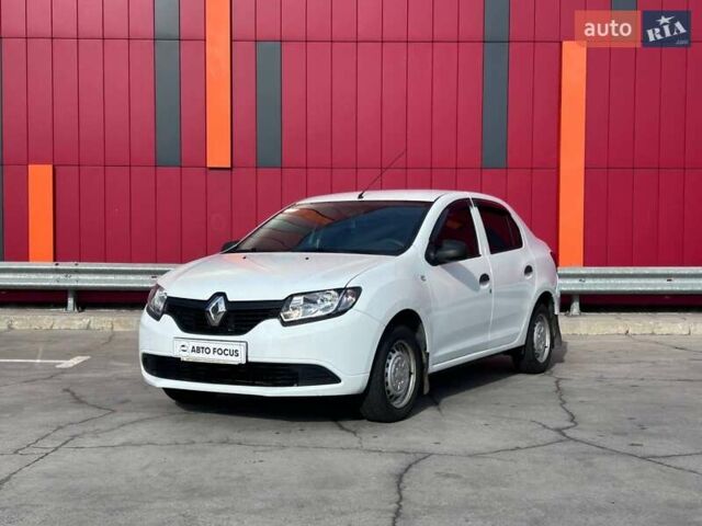 Рено Логан 2014 в Киеве на Automoto.ua Белый Рено Логан, объемом двигателя 1.15 л и пробегом 70 тыс. км за 5590 $, фото 3 на Automoto.ua