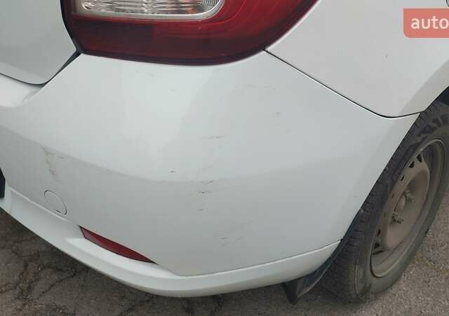 Белый Рено Логан, объемом двигателя 1.46 л и пробегом 332 тыс. км за 5500 $, фото 11 на Automoto.ua