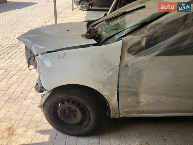 Білий Рено Логан, об'ємом двигуна 1.15 л та пробігом 165 тис. км за 2100 $, фото 4 на Automoto.ua