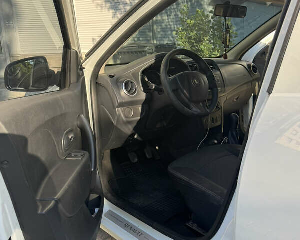 Белый Рено Логан, объемом двигателя 1.15 л и пробегом 160 тыс. км за 4800 $, фото 16 на Automoto.ua