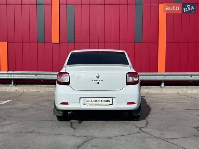 Рено Логан 2014 в Киеве на Automoto.ua Белый Рено Логан, объемом двигателя 1.15 л и пробегом 70 тыс. км за 5590 $, фото 5 на Automoto.ua