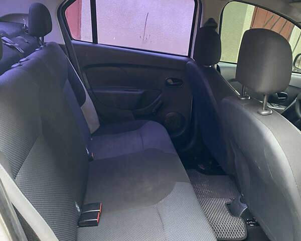 Белый Рено Логан, объемом двигателя 1.2 л и пробегом 206 тыс. км за 4300 $, фото 15 на Automoto.ua