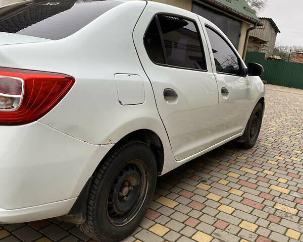 Белый Рено Логан, объемом двигателя 1.2 л и пробегом 206 тыс. км за 4300 $, фото 4 на Automoto.ua