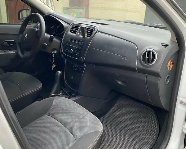 Белый Рено Логан, объемом двигателя 1.2 л и пробегом 206 тыс. км за 4300 $, фото 13 на Automoto.ua