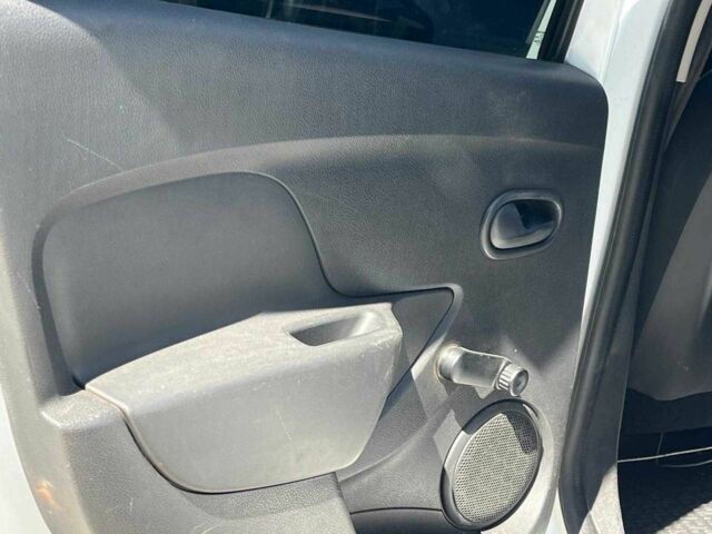 Белый Рено Логан, объемом двигателя 1.5 л и пробегом 186 тыс. км за 3990 $, фото 16 на Automoto.ua