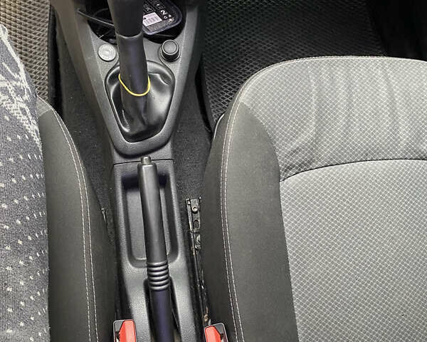 Белый Рено Логан, объемом двигателя 1.2 л и пробегом 206 тыс. км за 4300 $, фото 8 на Automoto.ua