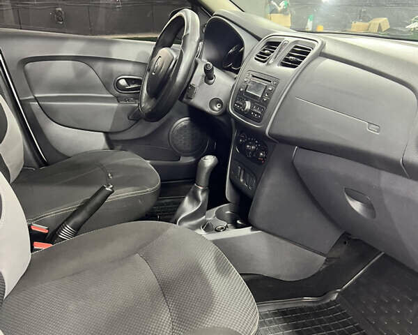 Білий Рено Логан, об'ємом двигуна 1.2 л та пробігом 197 тис. км за 5700 $, фото 37 на Automoto.ua