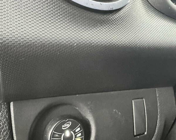 Білий Рено Логан, об'ємом двигуна 1.2 л та пробігом 197 тис. км за 5700 $, фото 30 на Automoto.ua