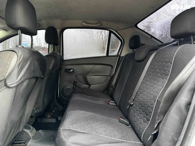 Білий Рено Логан, об'ємом двигуна 1.2 л та пробігом 390 тис. км за 3690 $, фото 20 на Automoto.ua